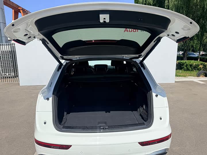 Фото 9 - Audi Q5L