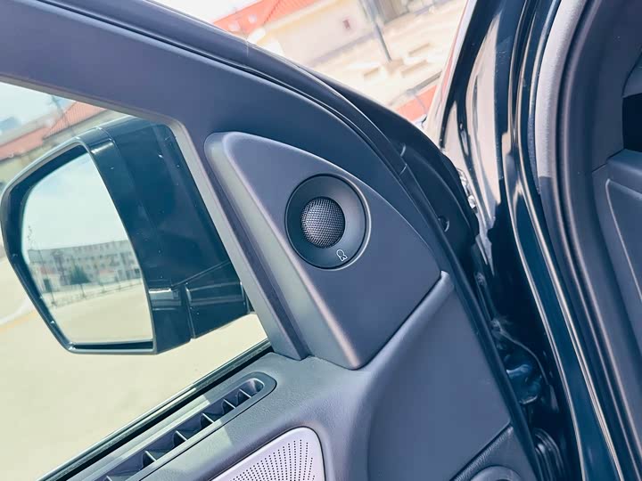 Фото 12 - Lincoln Navigator