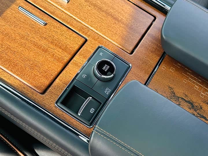 Фото 15 - Lincoln Navigator