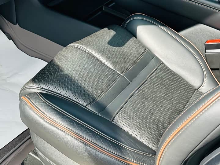 Фото 16 - Lincoln Navigator