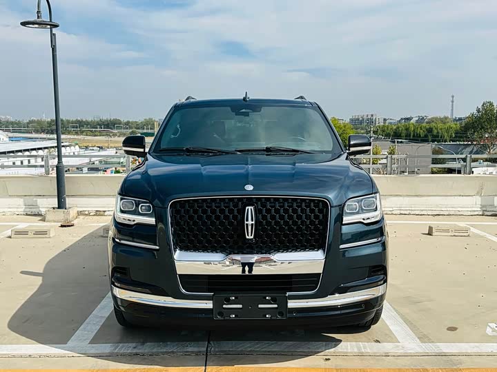 Фото 2 - Lincoln Navigator