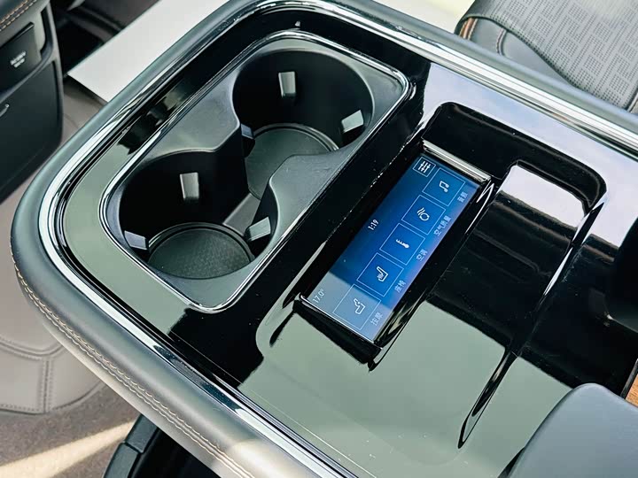 Фото 21 - Lincoln Navigator