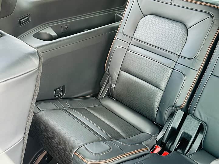 Фото 23 - Lincoln Navigator