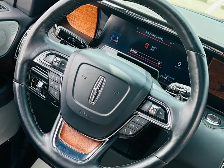 Фото 25 - Lincoln Navigator