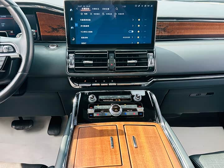 Фото 26 - Lincoln Navigator