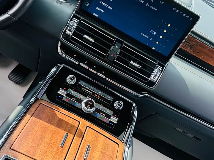 Фото 27 - Lincoln Navigator