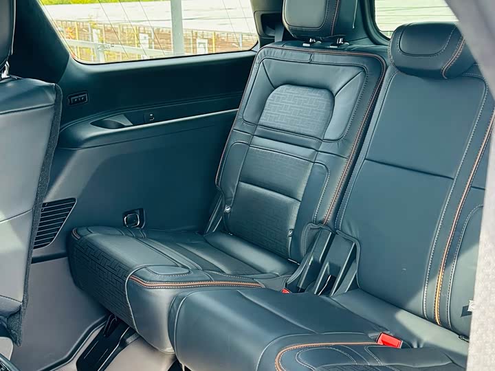 Фото 31 - Lincoln Navigator