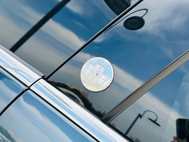 Фото 34 - Lincoln Navigator