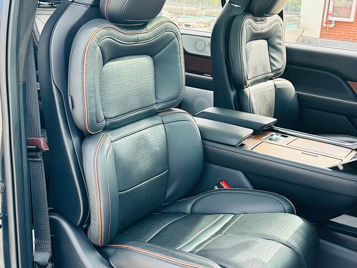 Фото 35 - Lincoln Navigator