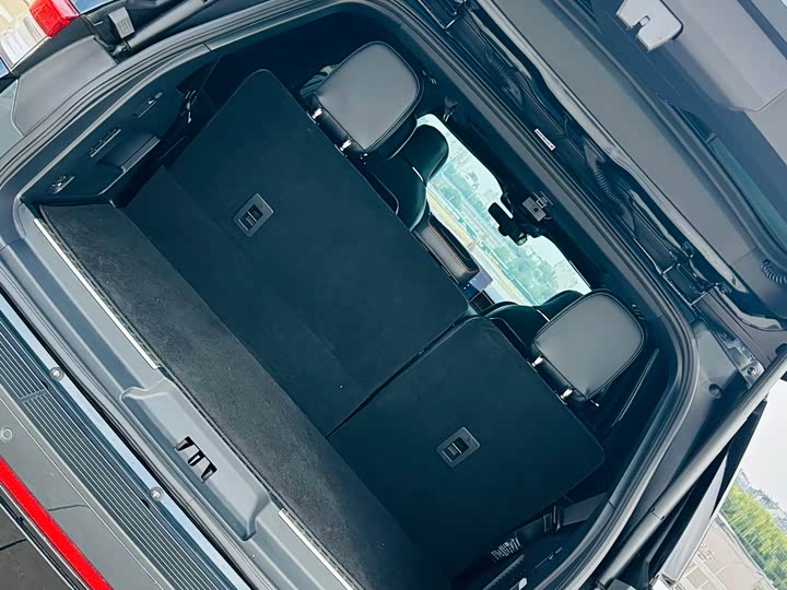 Фото 42 - Lincoln Navigator