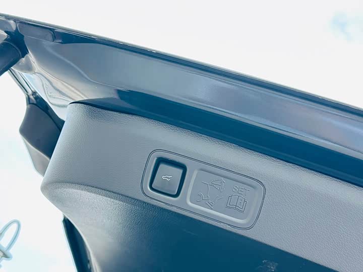 Фото 43 - Lincoln Navigator