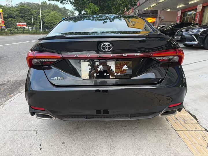 Фото 8 - Toyota Avalon