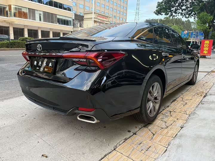 Фото 9 - Toyota Avalon