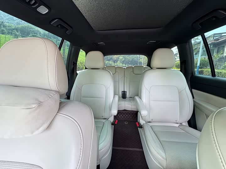 Фото 10 - LiXiang One