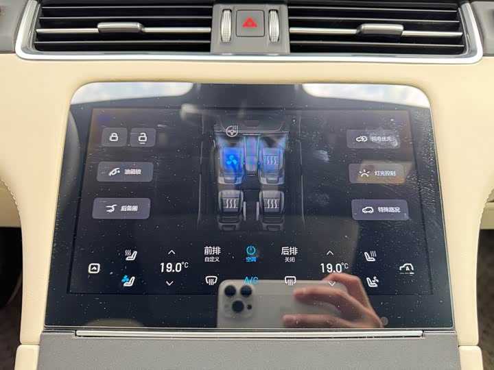 Фото 12 - LiXiang One