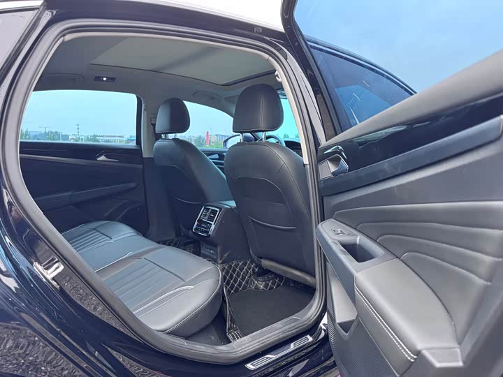 Фото 5 - Volkswagen Passat