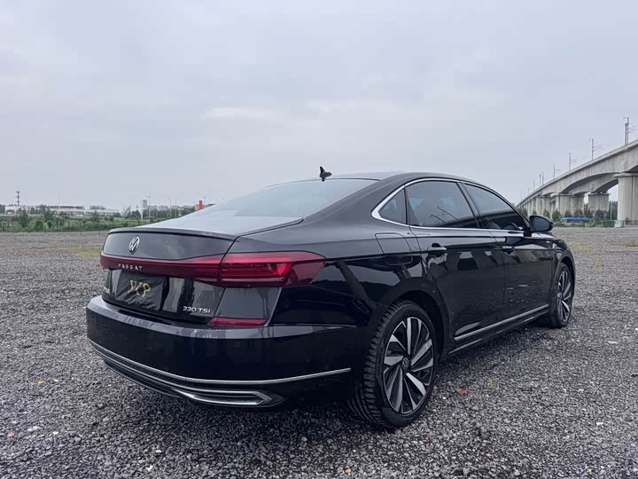 Фото 9 - Volkswagen Passat