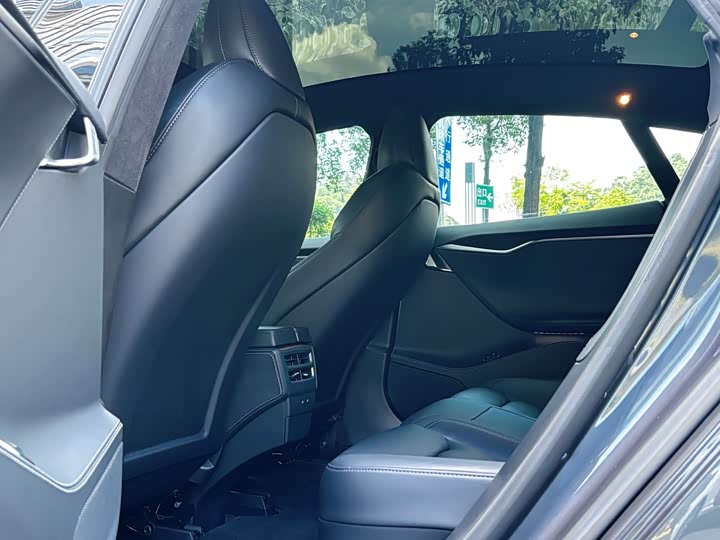 Фото 6 - Tesla Model S