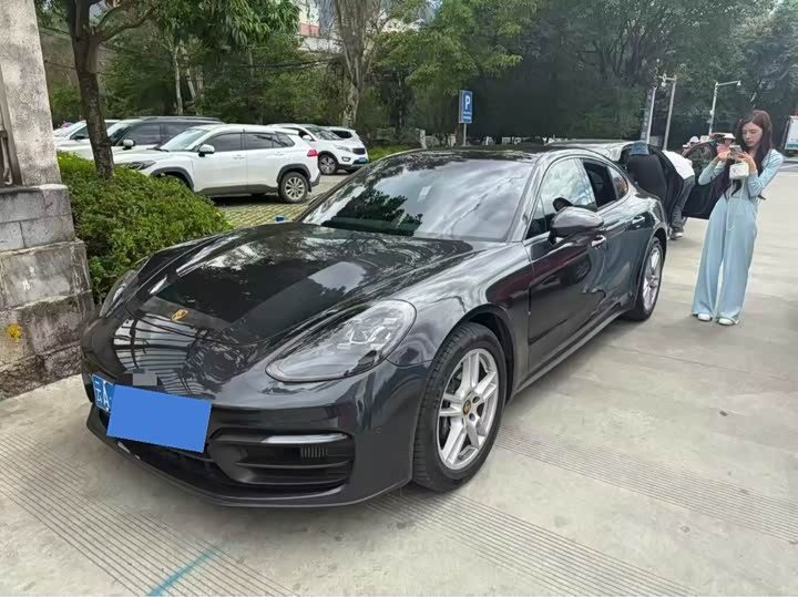 Фото 1 - Porsche Panamera