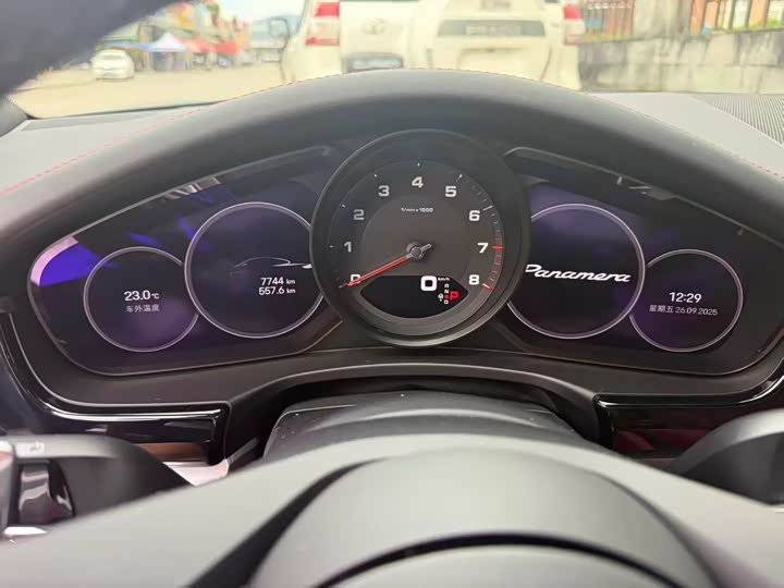 Фото 3 - Porsche Panamera