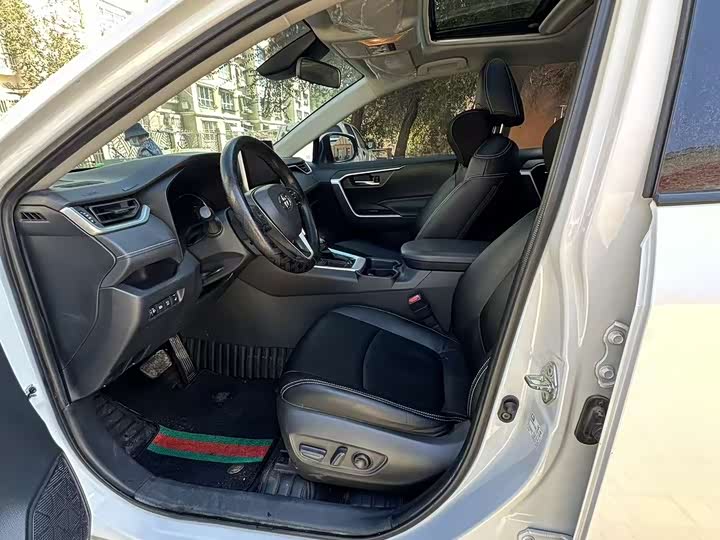 Фото 7 - Toyota RAV4