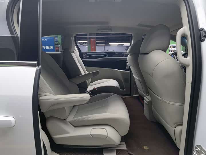 Фото 9 - Buick GL8 ES