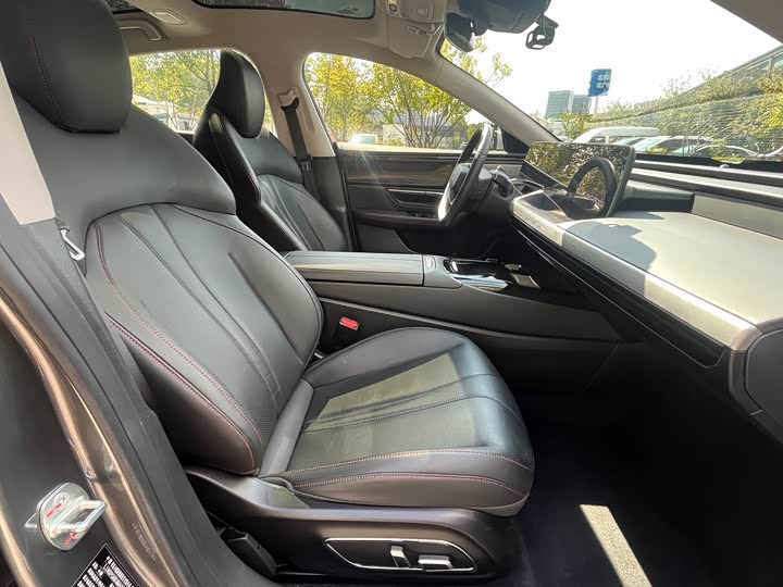 Фото 11 - XPeng P7