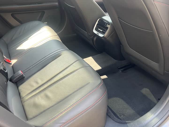 Фото 14 - XPeng P7