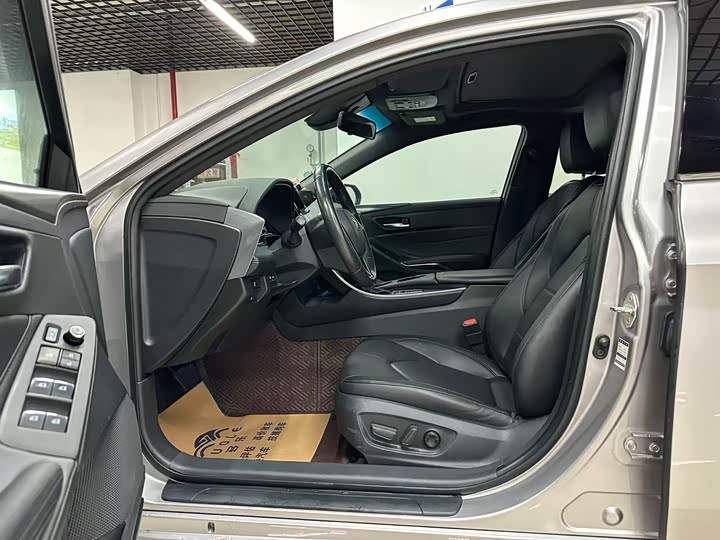 Фото 5 - Toyota Avalon