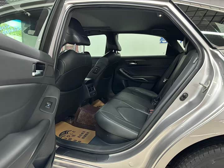 Фото 6 - Toyota Avalon