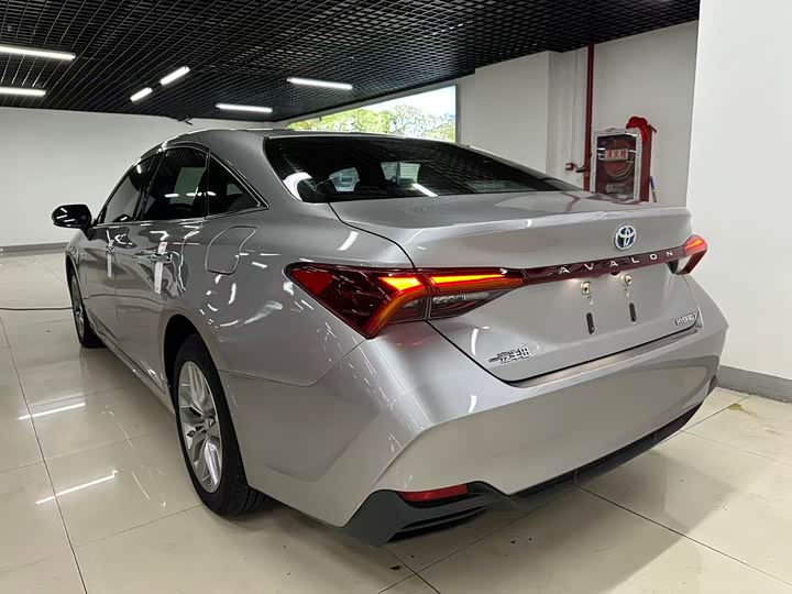 Фото 8 - Toyota Avalon