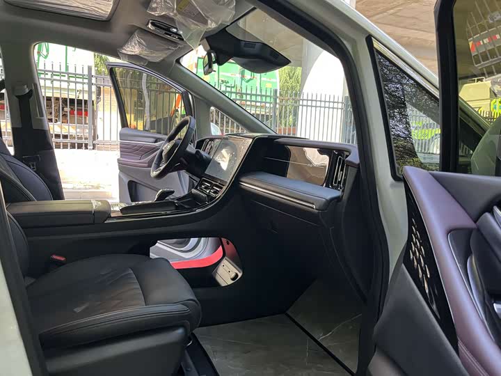 Фото 10 - GAC Trumpchi M8