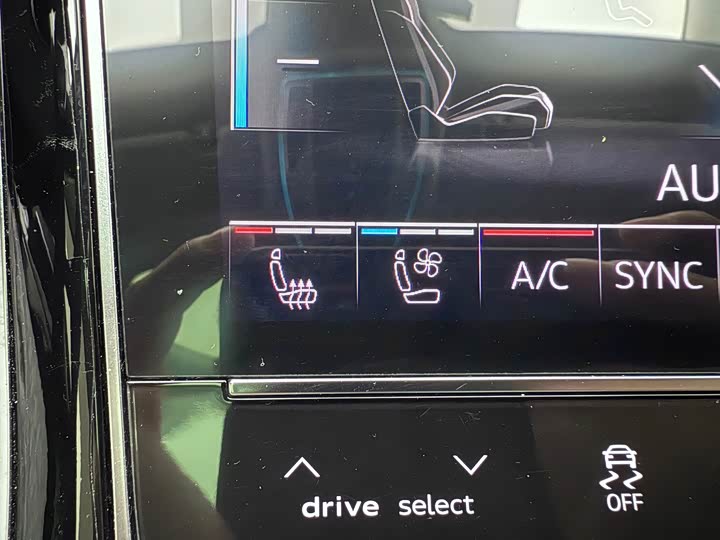 Фото 15 - Audi A8