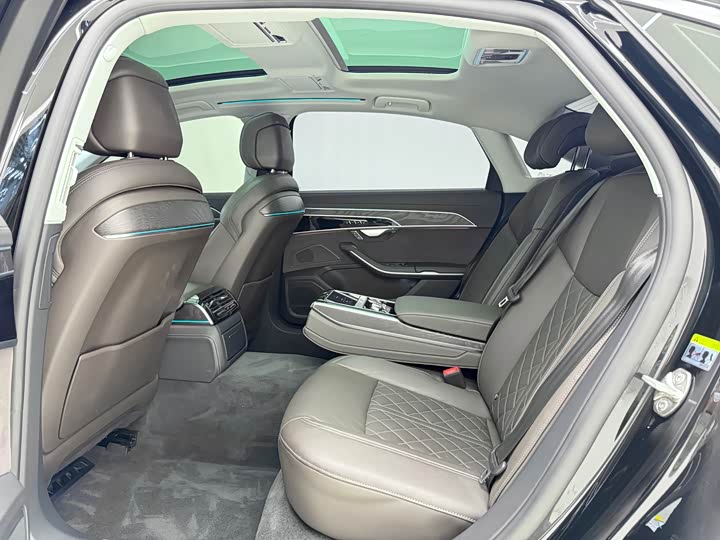 Фото 17 - Audi A8