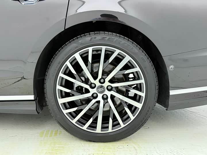 Фото 22 - Audi A8