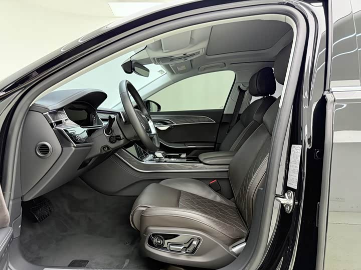 Фото 9 - Audi A8