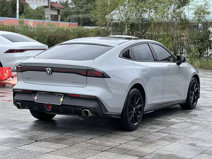 Фото 10 - Changan UNI-V