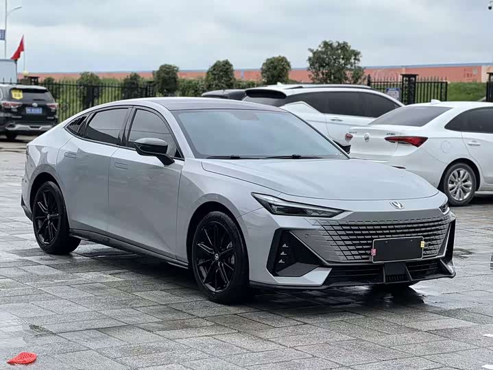 Фото 3 - Changan UNI-V