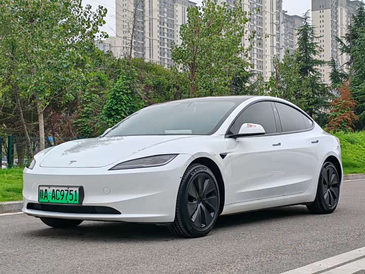 Фото 1 - Tesla Model 3