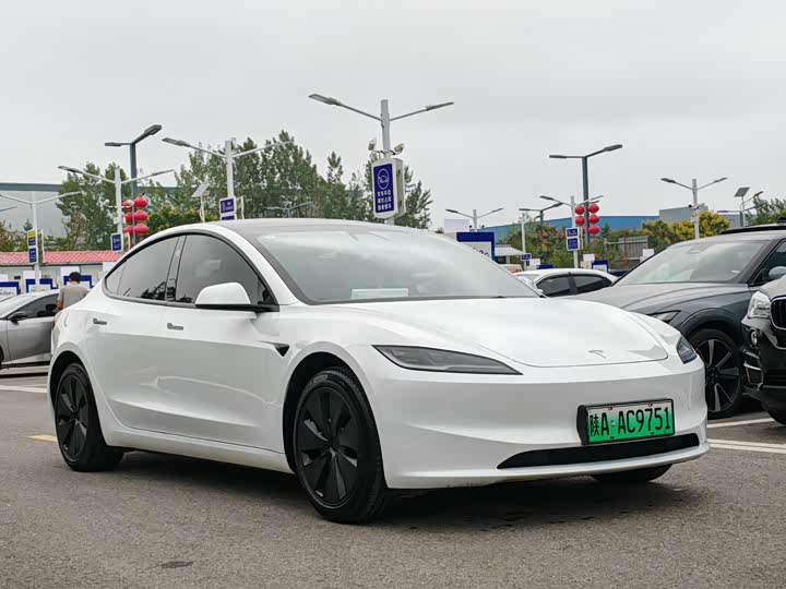 Фото 3 - Tesla Model 3