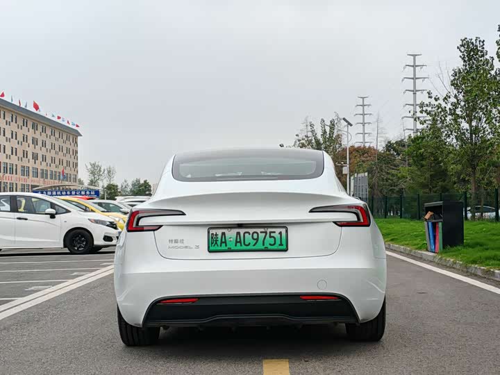 Фото 5 - Tesla Model 3