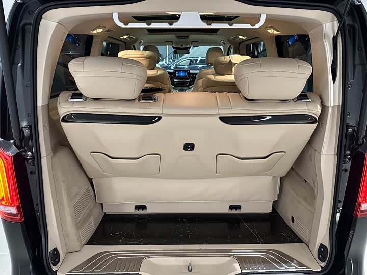 Фото 11 - Mercedes-Benz V-Class