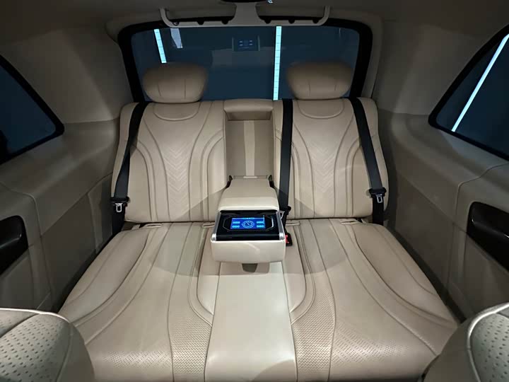 Фото 12 - Mercedes-Benz V-Class