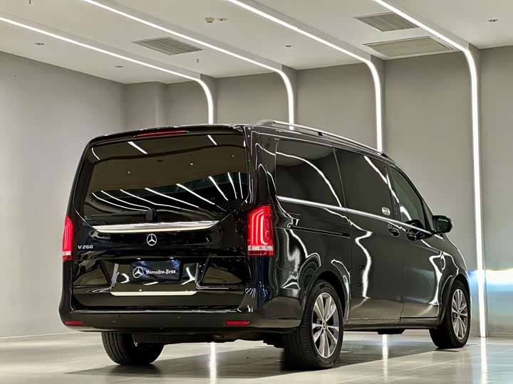 Фото 13 - Mercedes-Benz V-Class
