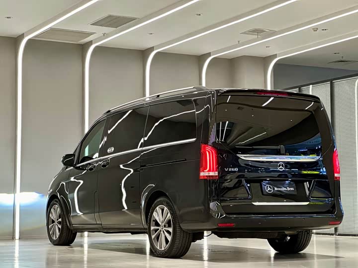 Фото 15 - Mercedes-Benz V-Class