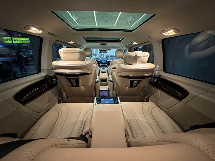 Фото 5 - Mercedes-Benz V-Class