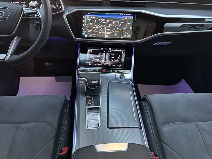 Фото 13 - Audi A6L