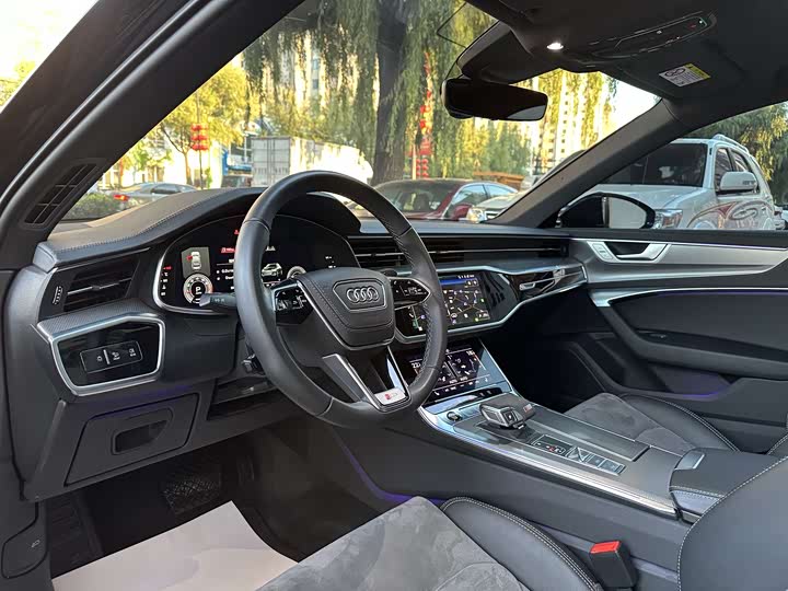 Фото 14 - Audi A6L