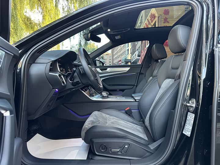 Фото 15 - Audi A6L