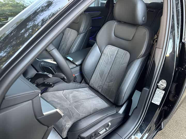 Фото 17 - Audi A6L